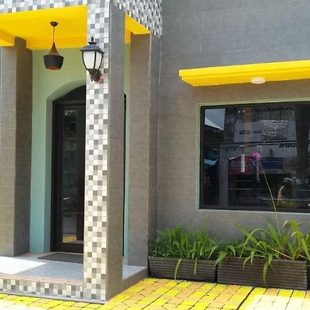Isro Guesthouse Syariah Kepanjen Exterior foto