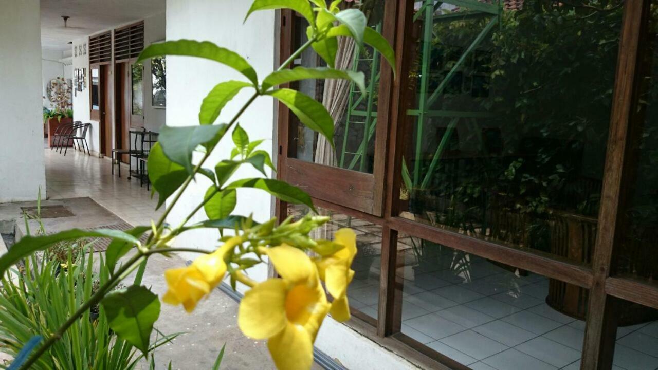Isro Guesthouse Syariah Kepanjen Exterior foto
