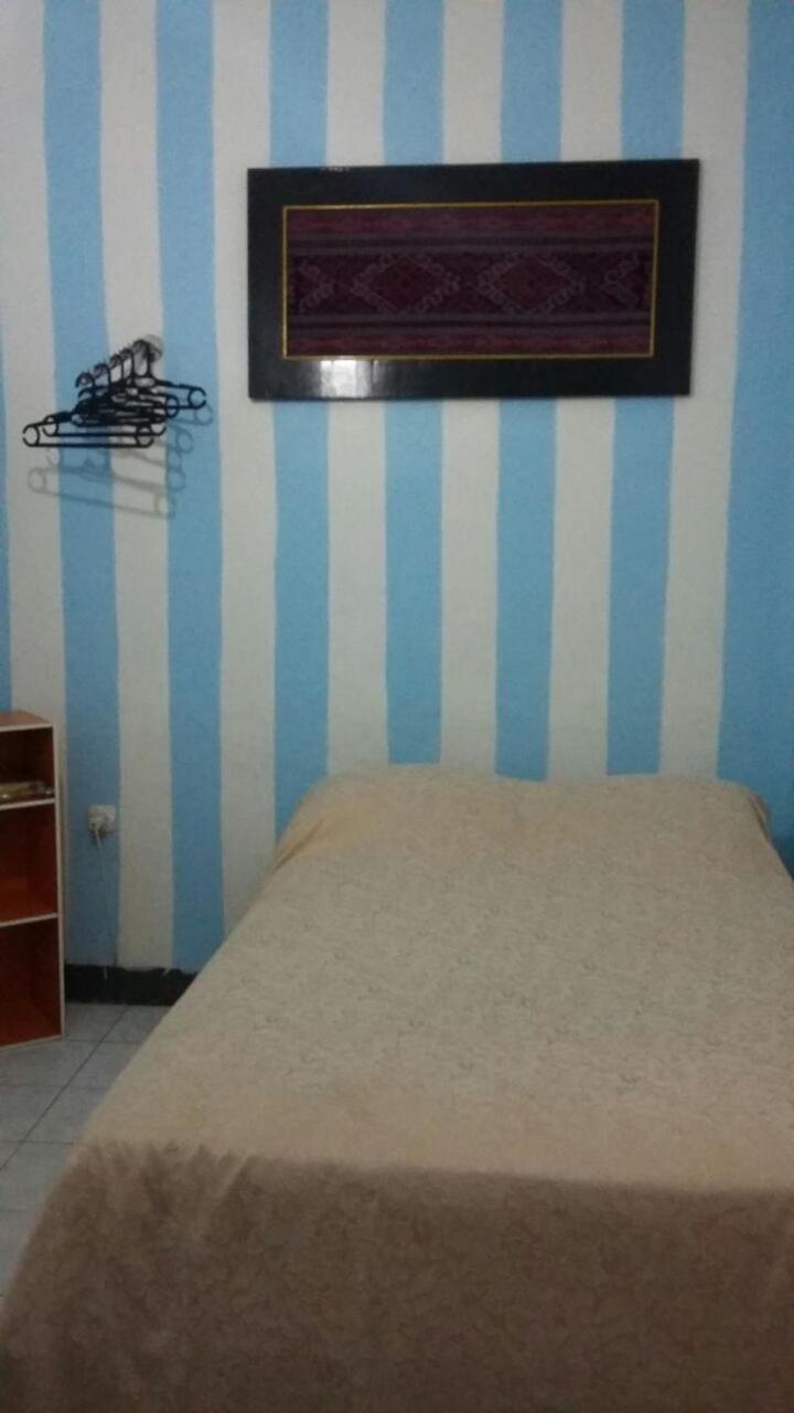 Isro Guesthouse Syariah Kepanjen Exterior foto