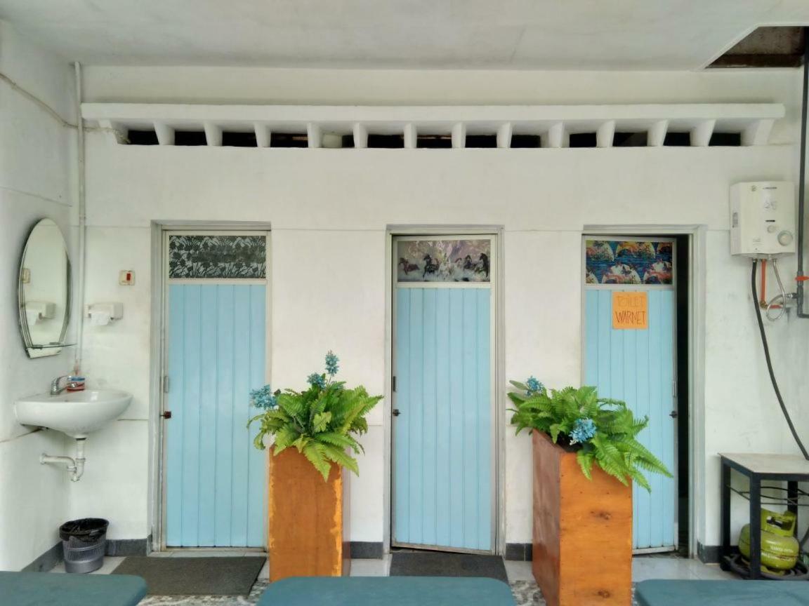 Isro Guesthouse Syariah Kepanjen Exterior foto